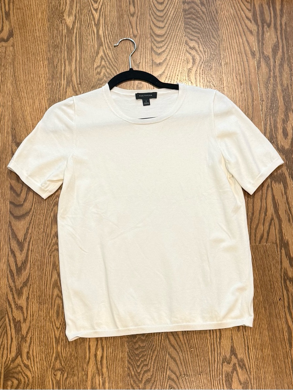 Ann Taylor Short Sleeve Crewneck knit Tee in Ivory White